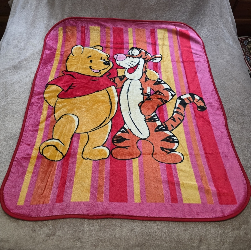 Vintage Winnie the Pooh and Tigger Plush Fleece Blanket 48.75 x 39.5